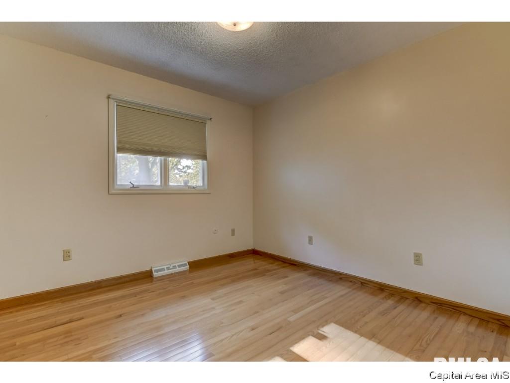 2495 Arrowhead Drive Springfield, IL 62702 - Photo 13 of 32