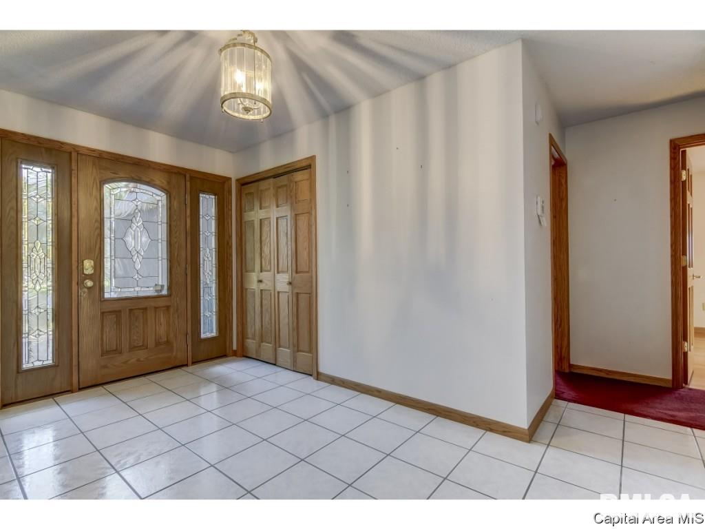 2495 Arrowhead Drive Springfield, IL 62702 - Photo 2 of 32