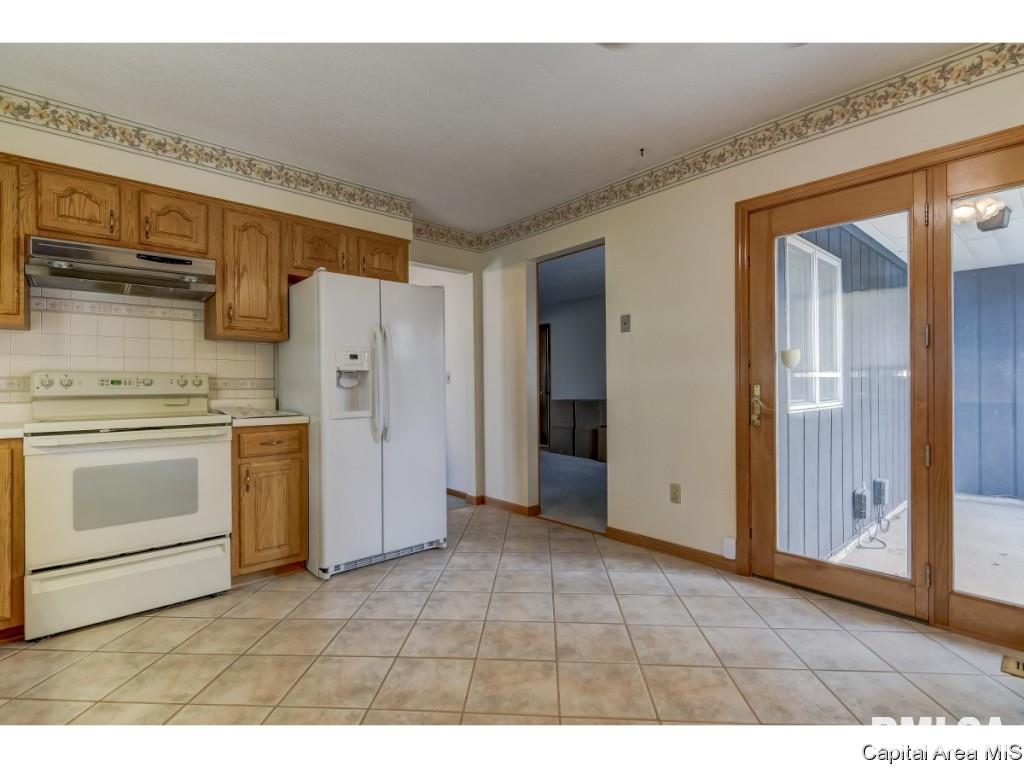 2495 Arrowhead Drive Springfield, IL 62702 - Photo 9 of 32