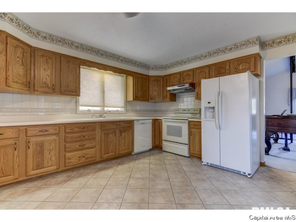 2495 Arrowhead Drive Springfield, IL 62702 - Photo 10 of 32