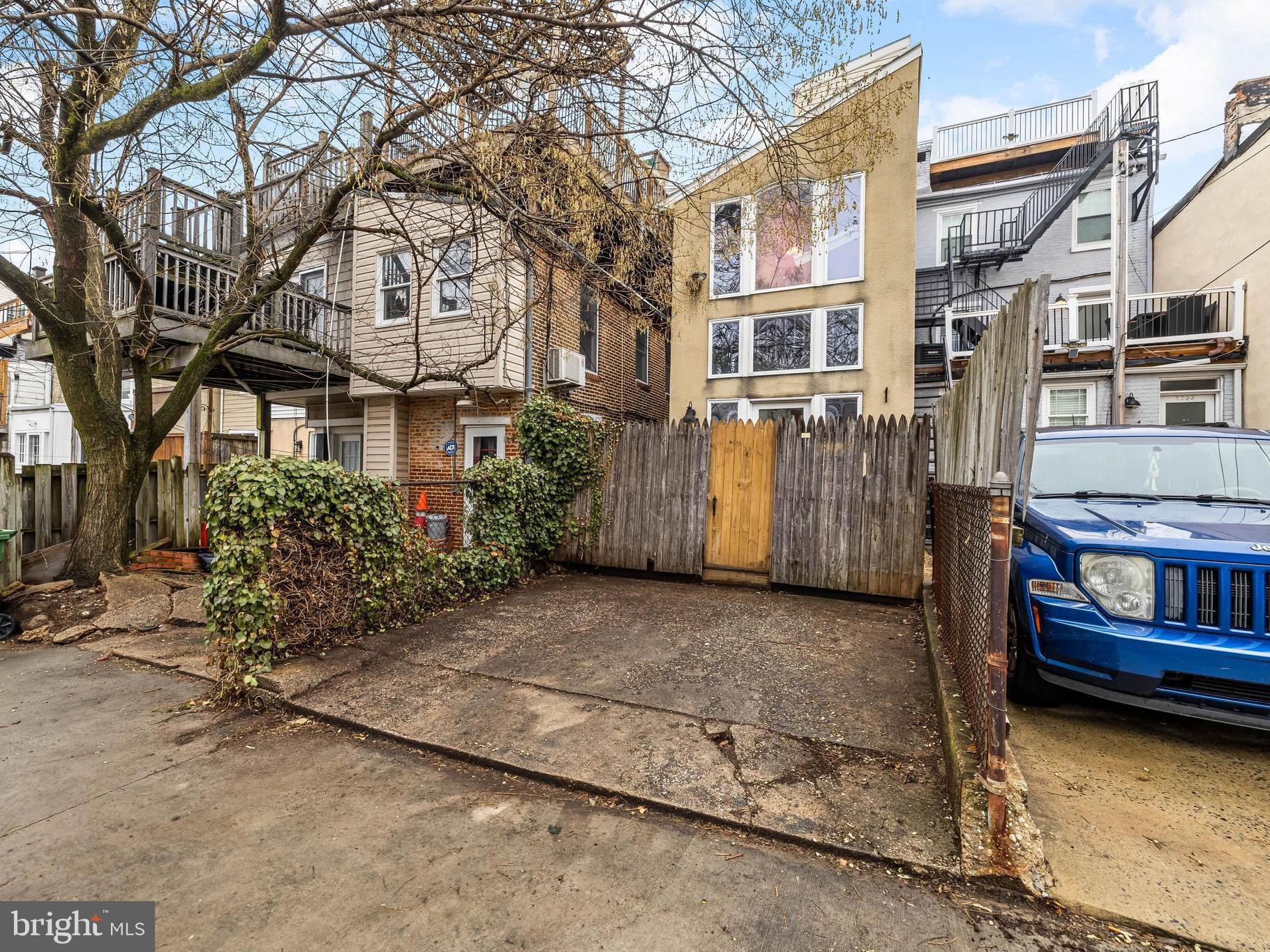1264 Riverside Avenue Baltimore, MD 21230 - Photo 21 of 53 Parking pad