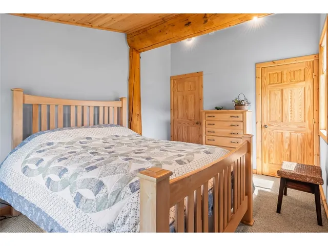 a view of a livingroom with furniture