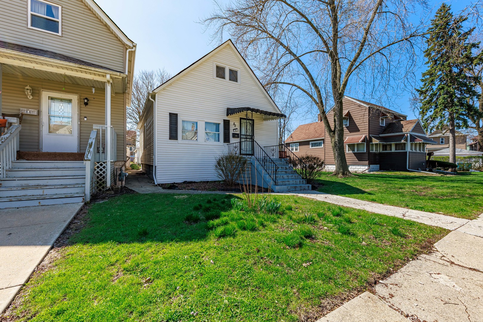 82 Isa Avenue Chicago Heights, IL 60411 - Photo 3 of 16 a front view of house with yard and green space