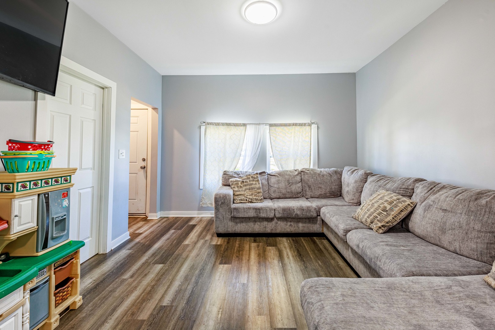 82 Isa Avenue Chicago Heights, IL 60411 - Photo 6 of 16 a living room with furniture and a flat screen tv
