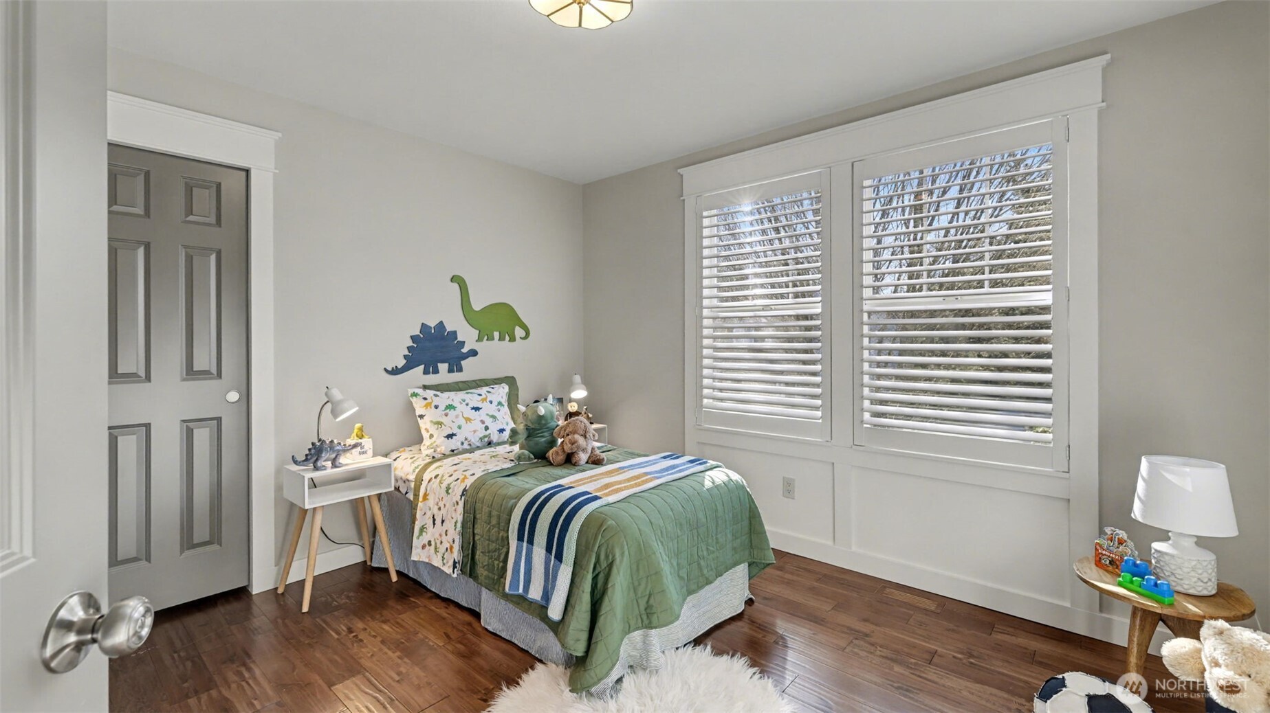 4817 Hartford Way Mukilteo, WA 98275 - Photo 23 of 36 a bedroom with a bed and wooden floor