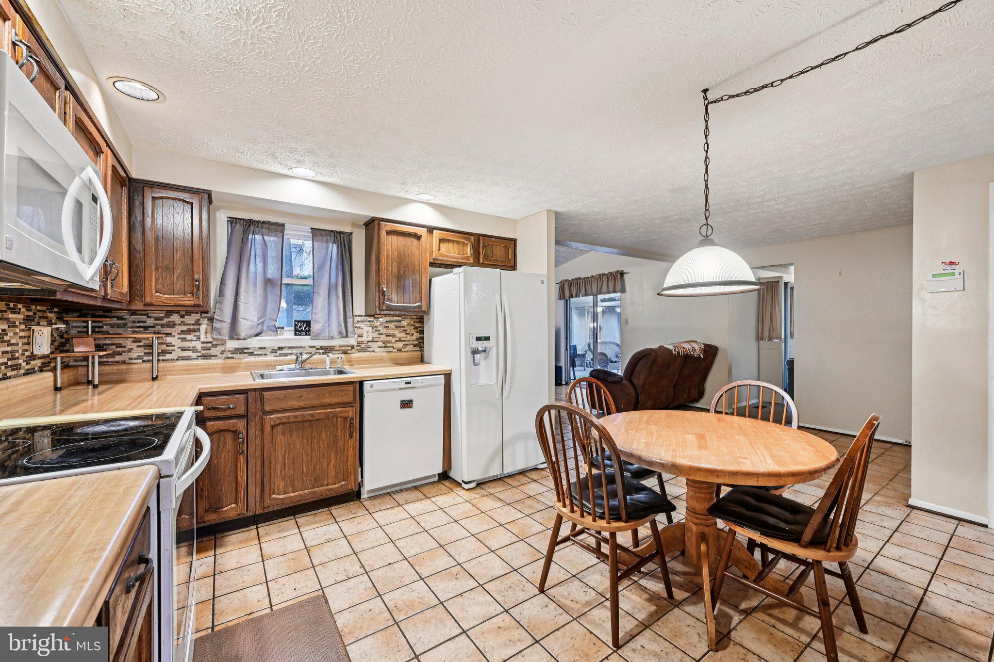 9405 Perglen Road Nottingham, MD 21236 - Photo 16 of 37