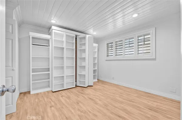a view of empty room with window