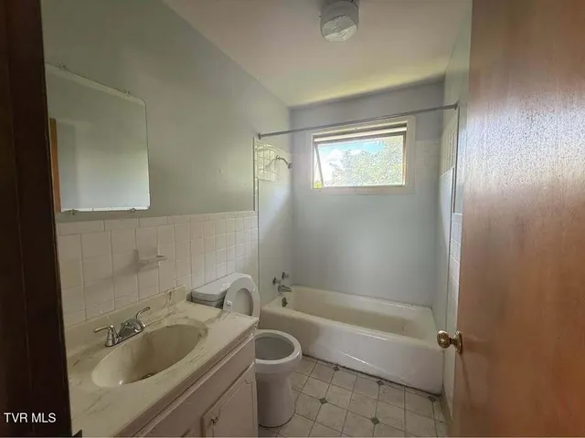 $1,200 | 1621 Arbor Place, Unit 4, Kingsport, TN 37665