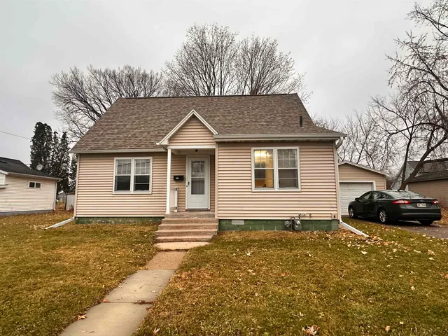$199,900 | 809 East State Street, Mauston, WI 53948