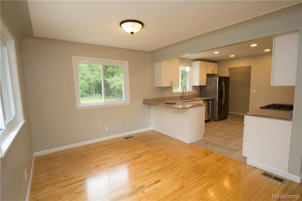 2903 West Auburn Road Rochester Hills, MI 48309 - Photo 9 of 36