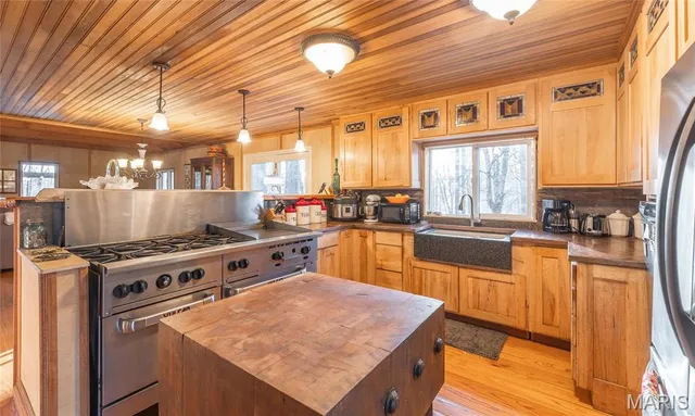 $690,000 | 15247 Laminack Road, Carterville, IL 62918