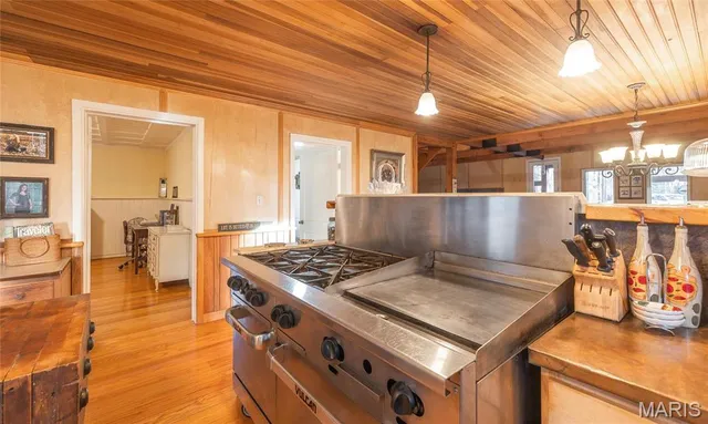 $690,000 | 15247 Laminack Road, Carterville, IL 62918