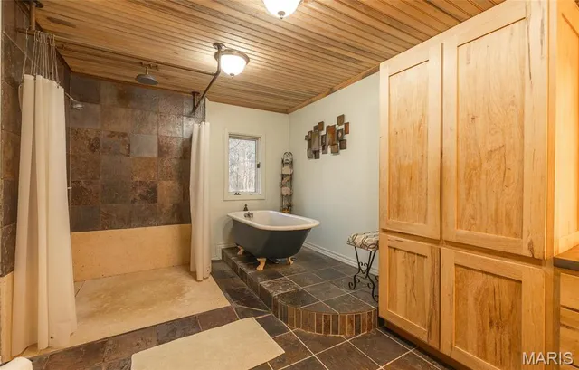 $690,000 | 15247 Laminack Road, Carterville, IL 62918