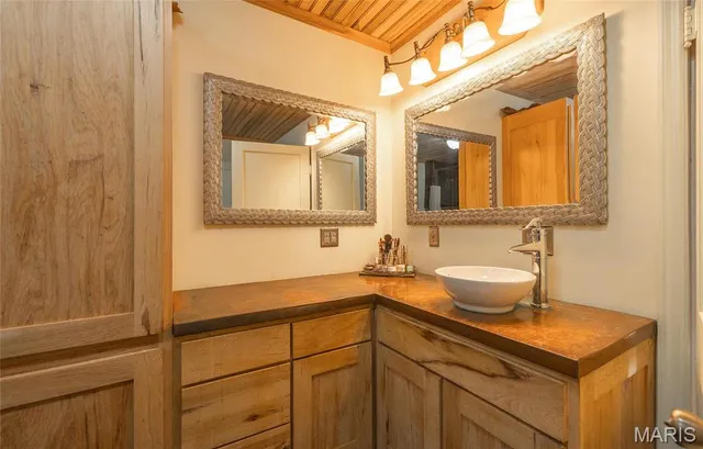 $690,000 | 15247 Laminack Road, Carterville, IL 62918