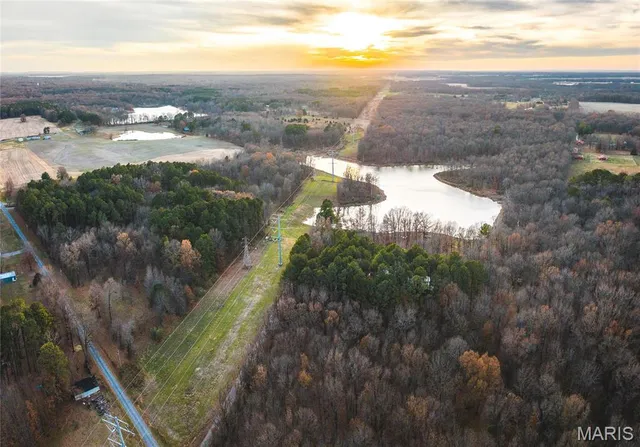 $690,000 | 15247 Laminack Road, Carterville, IL 62918