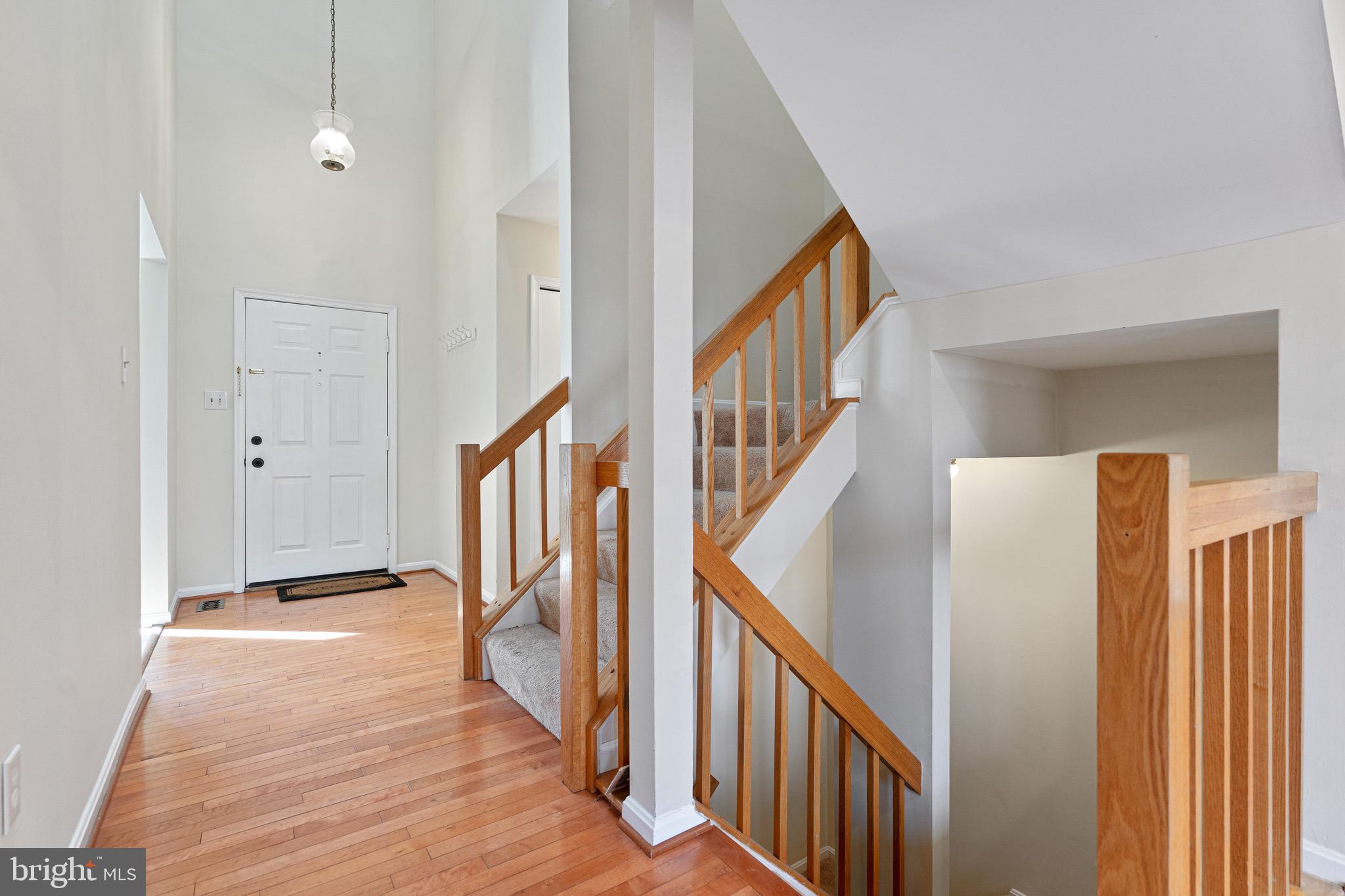 1558 Hugo Circle Silver Spring, MD 20906 - Photo 3 of 31 Foyer