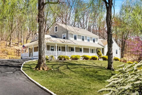 $1,925,000 | 1 Hitching Post Lane, Chappaqua, NY 10514