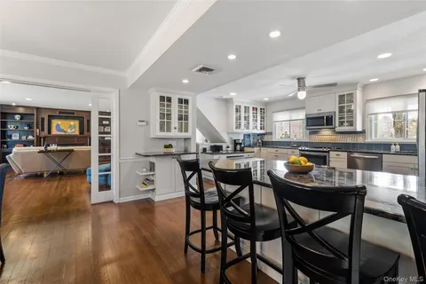 $1,925,000 | 1 Hitching Post Lane, Chappaqua, NY 10514