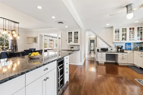 $1,925,000 | 1 Hitching Post Lane, Chappaqua, NY 10514