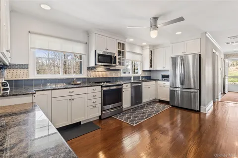 $1,925,000 | 1 Hitching Post Lane, Chappaqua, NY 10514