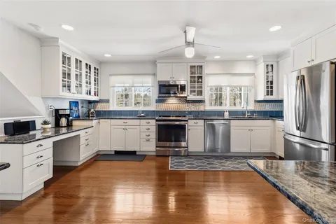 $1,925,000 | 1 Hitching Post Lane, Chappaqua, NY 10514