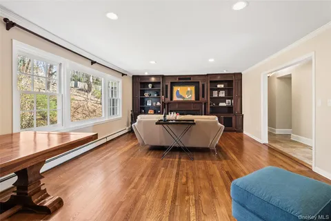 $1,925,000 | 1 Hitching Post Lane, Chappaqua, NY 10514