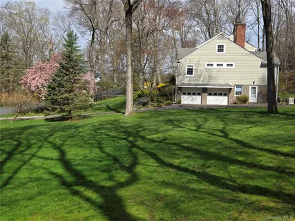 $1,925,000 | 1 Hitching Post Lane, Chappaqua, NY 10514