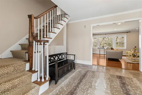 $1,925,000 | 1 Hitching Post Lane, Chappaqua, NY 10514