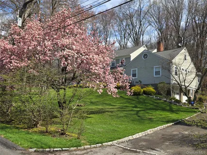 $1,925,000 | 1 Hitching Post Lane, Chappaqua, NY 10514