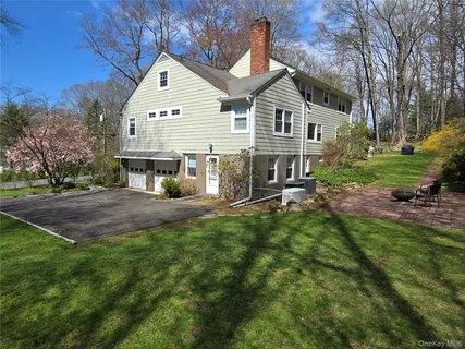 $1,925,000 | 1 Hitching Post Lane, Chappaqua, NY 10514