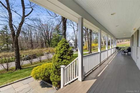 $1,925,000 | 1 Hitching Post Lane, Chappaqua, NY 10514