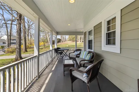 $1,925,000 | 1 Hitching Post Lane, Chappaqua, NY 10514