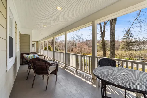 $1,925,000 | 1 Hitching Post Lane, Chappaqua, NY 10514