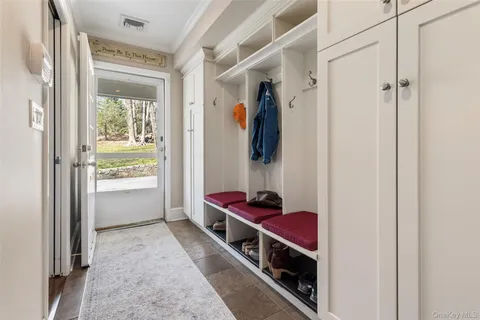 $1,925,000 | 1 Hitching Post Lane, Chappaqua, NY 10514