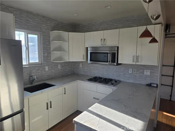 $1,725 | 213 Covina Avenue, Unit 2, Long Beach, CA 90803