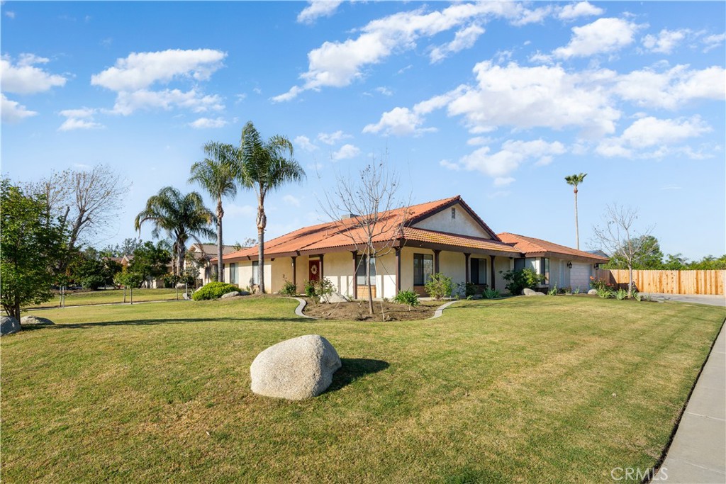 2119 Jenkins Road Bakersfield, CA 93314 - Photo 3 of 35 a front view of a house with garden