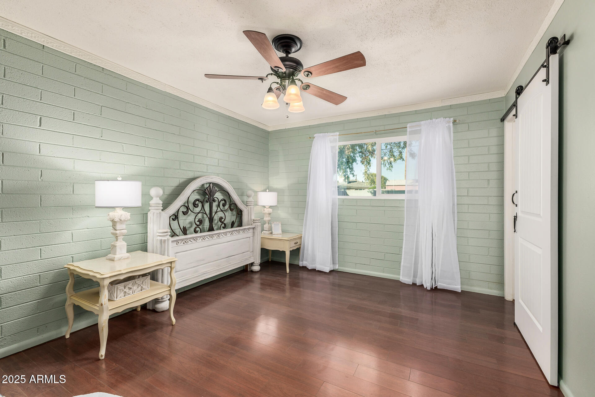 2302 West Berridge Lane Phoenix, AZ 85015 - Photo 20 of 40 a living room with furniture and a window