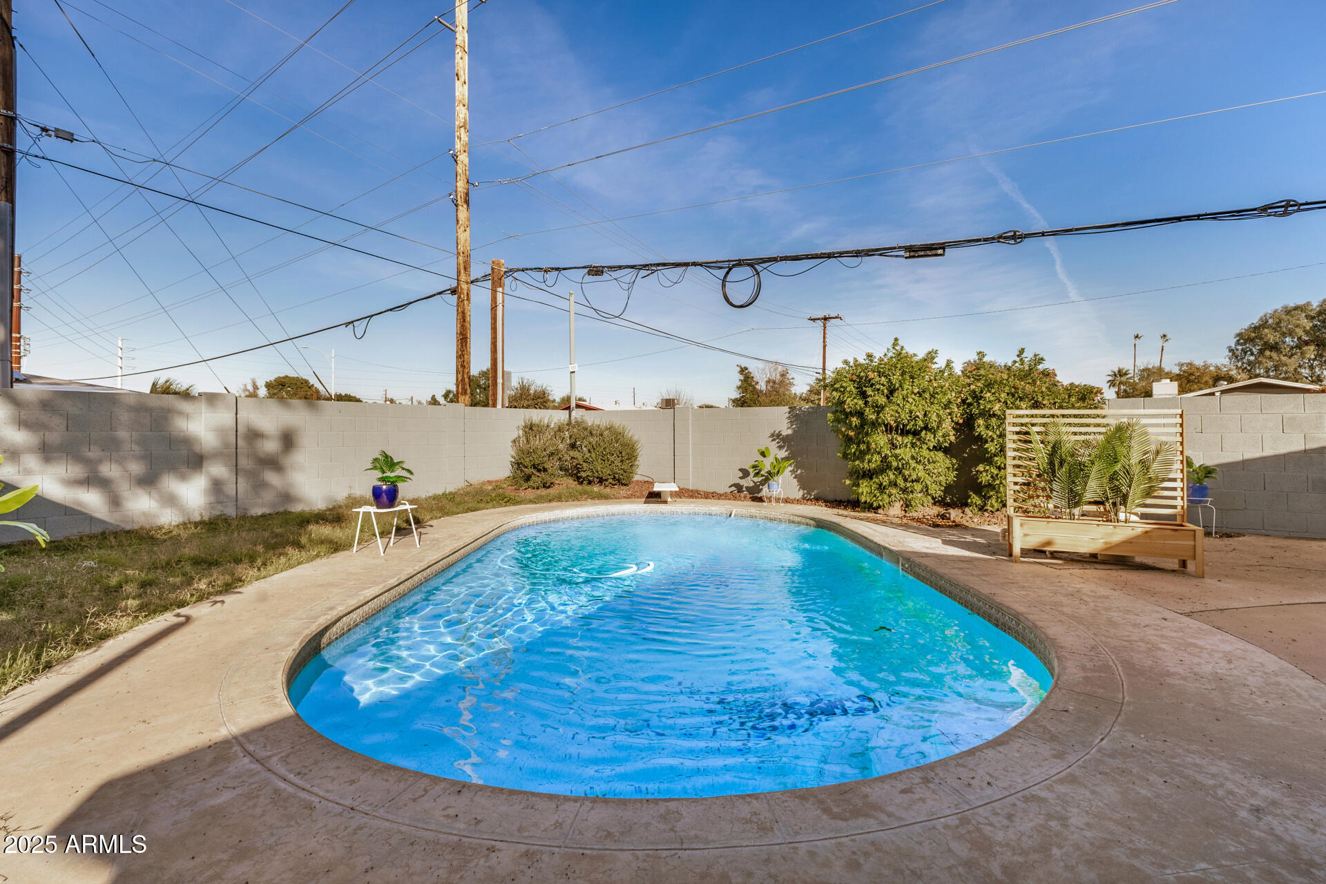 2302 West Berridge Lane Phoenix, AZ 85015 - Photo 33 of 40 a view of a indoor swimming pool