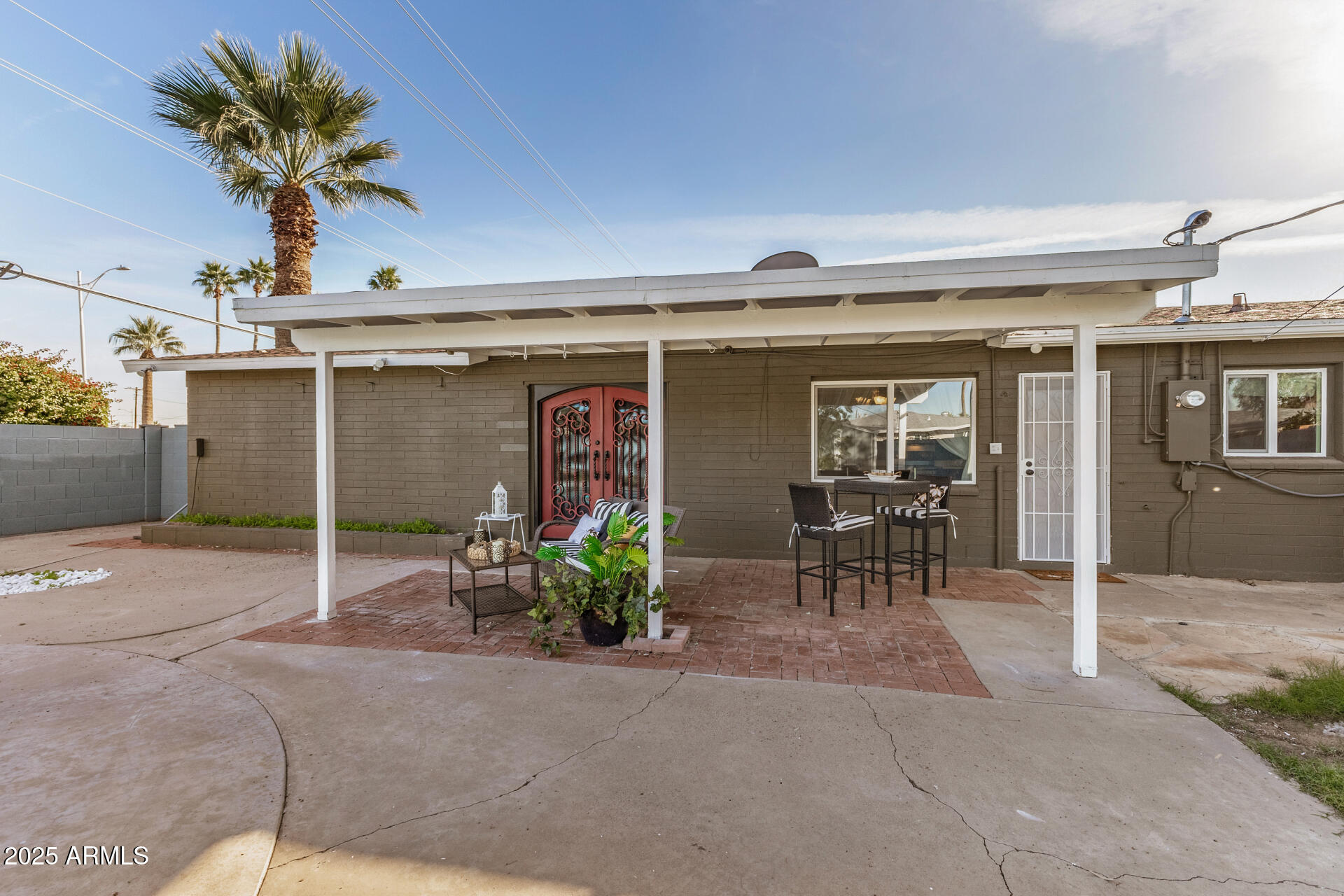 2302 West Berridge Lane Phoenix, AZ 85015 - Photo 35 of 40 a view of a chairs and table in a patio