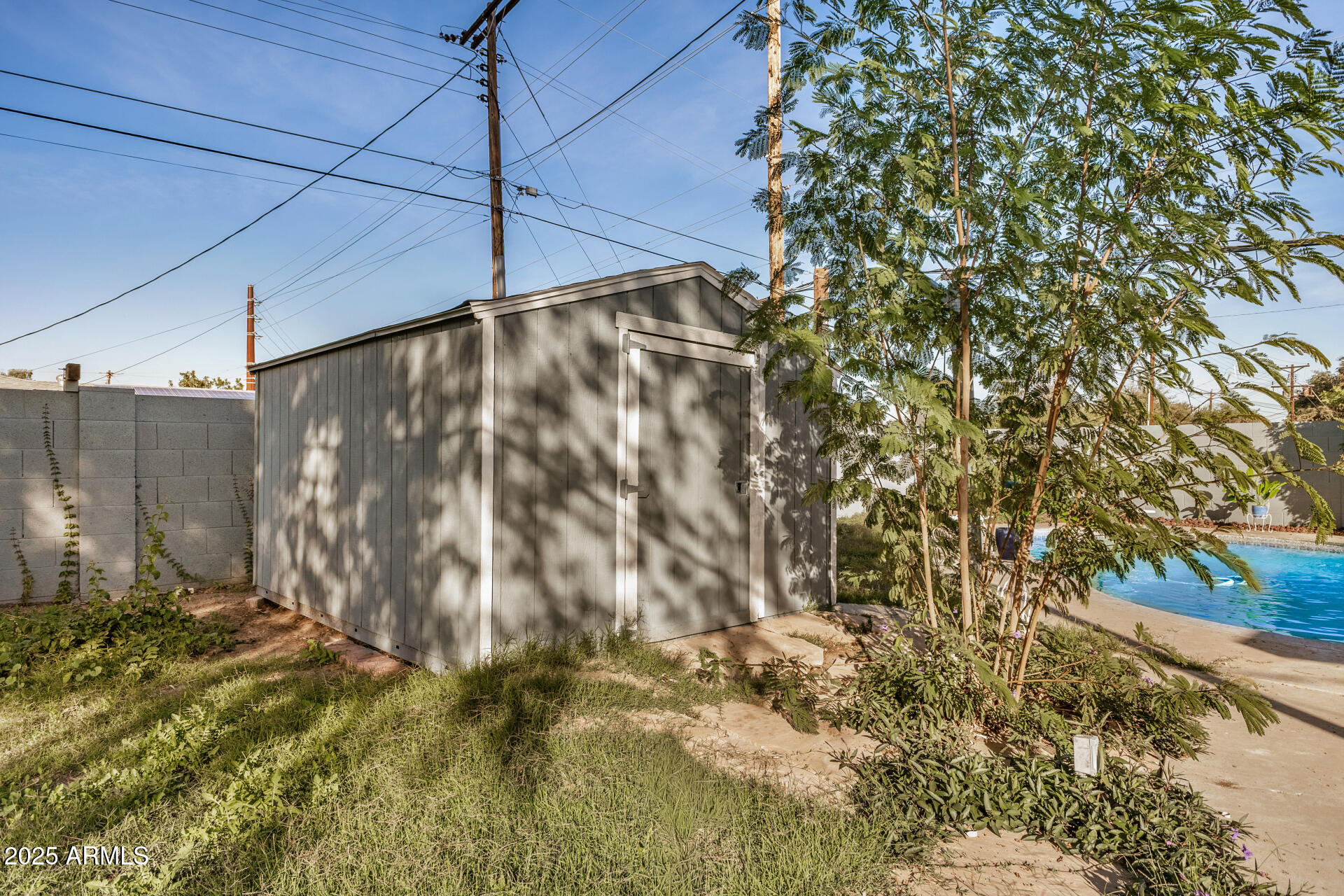 2302 West Berridge Lane Phoenix, AZ 85015 - Photo 39 of 40 a view of a backyard