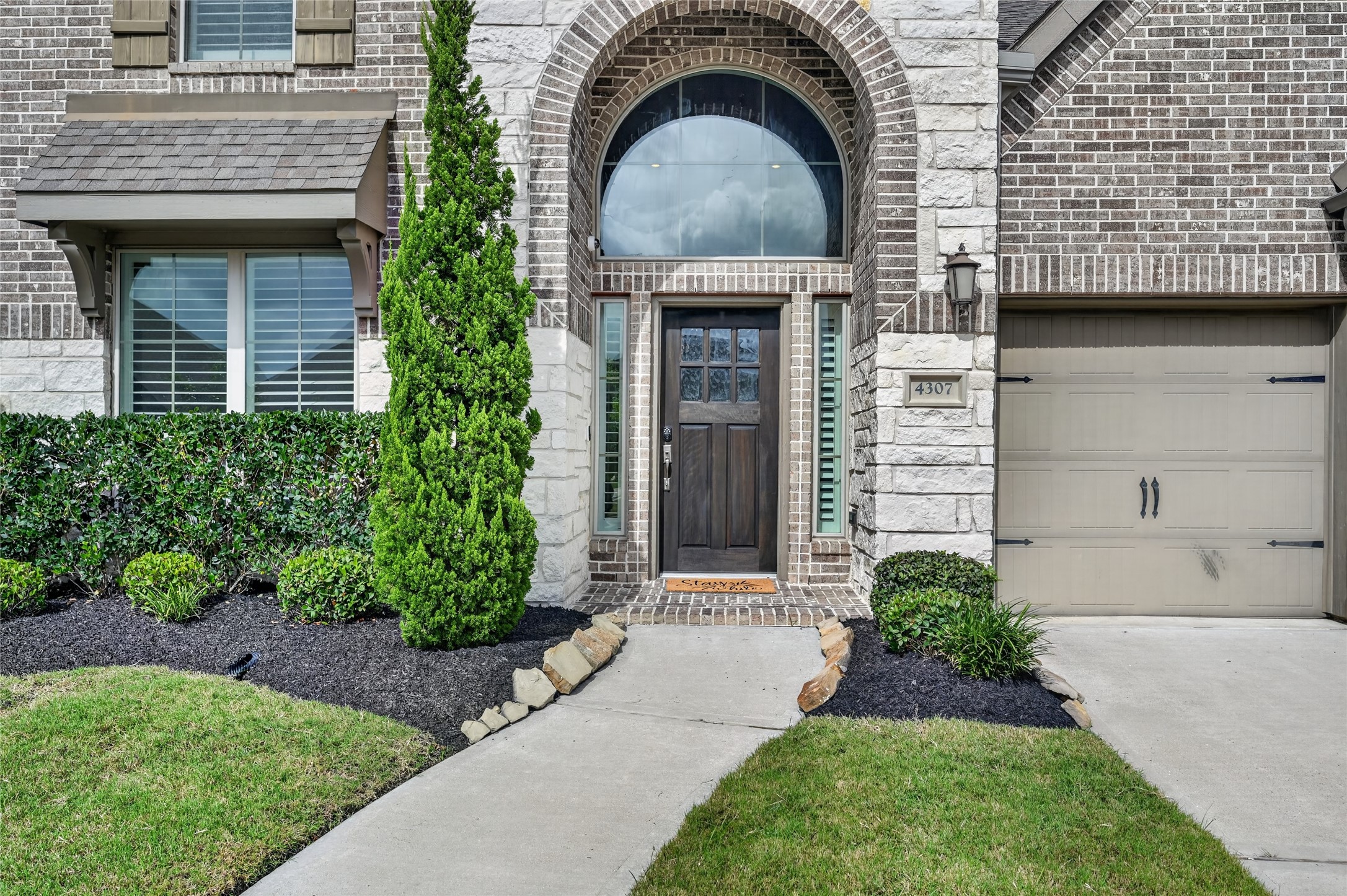 4307 Bluewood Court Manvel, TX 77578 - Photo 3 of 45