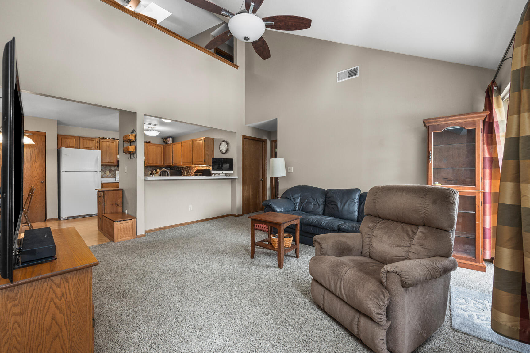4835 Easy Street, Unit 11 Delafield, WI 53029 - Photo 5 of 25 Living Room