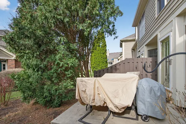 $425,000 | 811 King Henry Lane, St. Charles, IL 60174