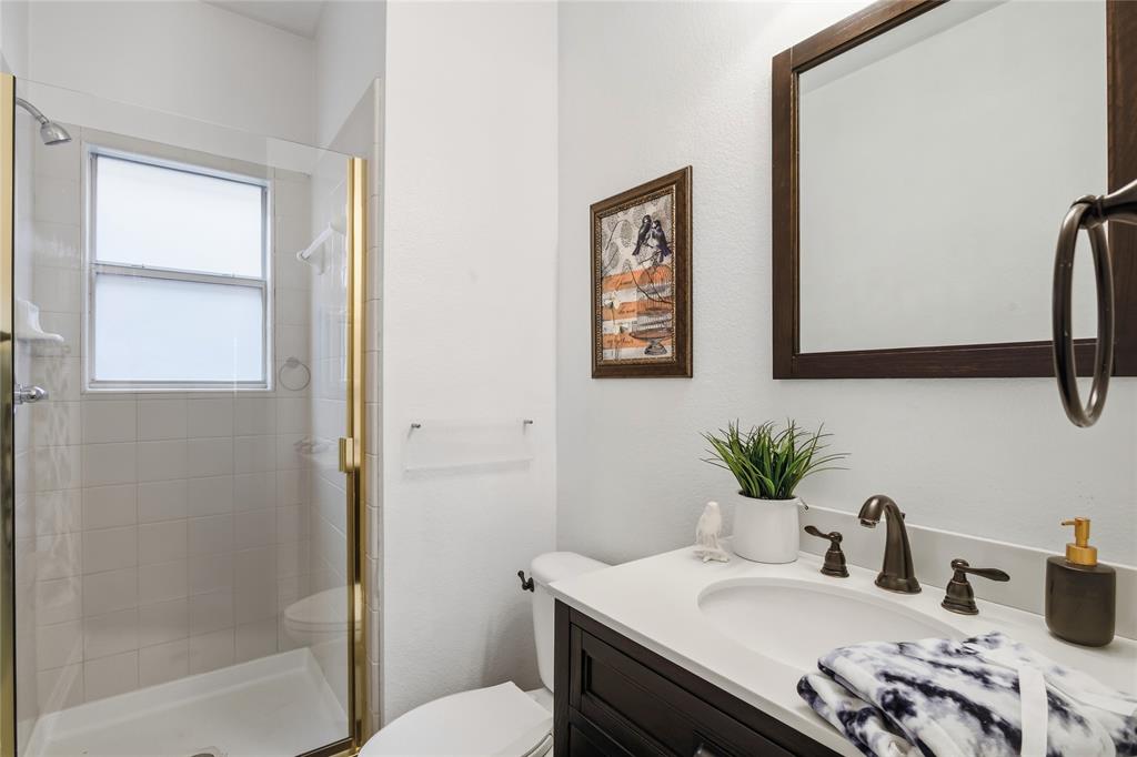 5201 Geode Lane McKinney, TX 75072 - Photo 16 of 37 Downstairs full bath for family and guests