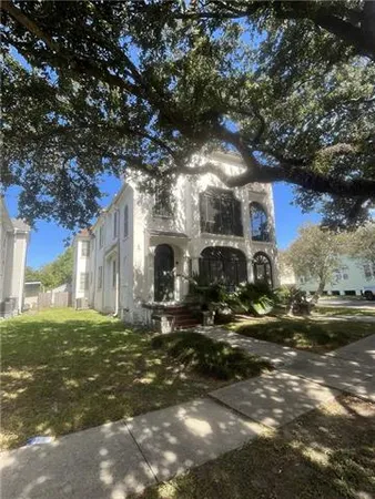 $2,400 | 5403 Fontainebleau Drive, New Orleans, LA 70125