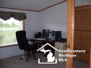 3953 Benjamin Way Monroe, MI 48161 - Photo 8 of 14 4TH BEDRM OR DEN