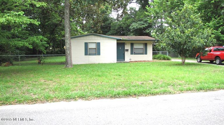 6820 Brandemere Road South Jacksonville, FL 32211 - Photo 1 of 12 a backyard of a house with lots of green space