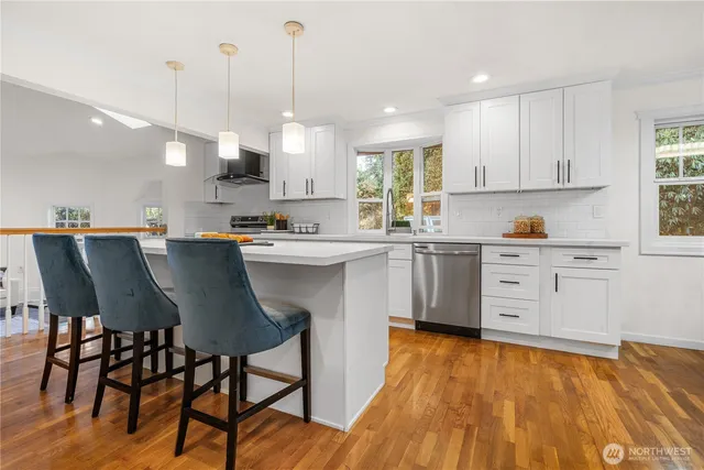 $995,000 | 959 Hoquiam Avenue Northeast, Renton, WA 98059