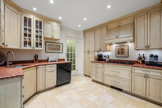 $2,350,000 | 274 Beacon Street, Unit 7F, Boston, MA 02116