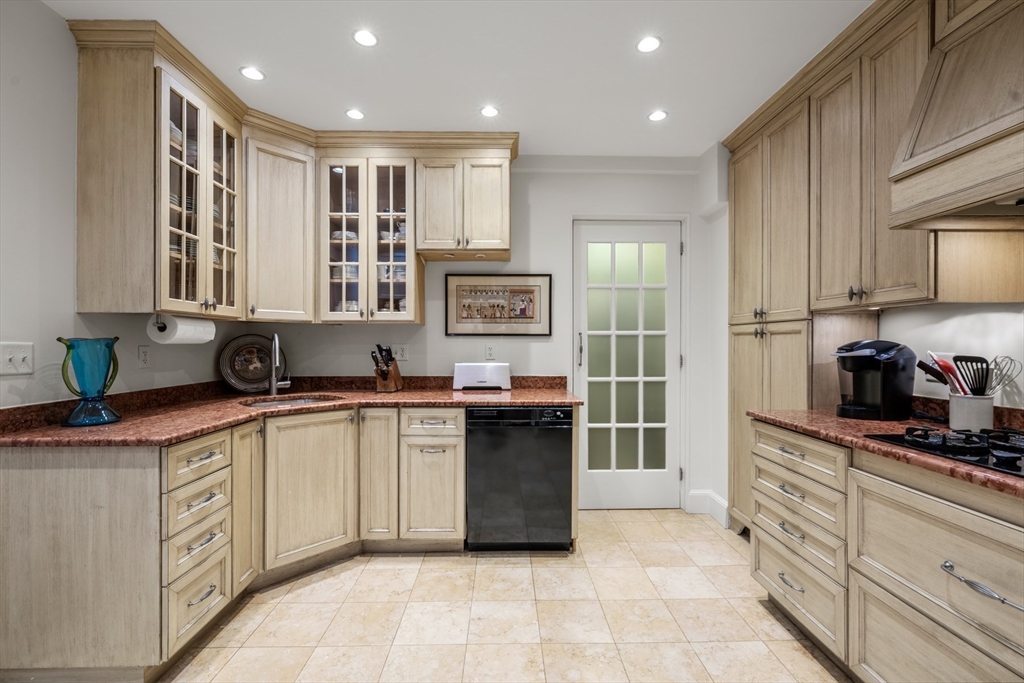 274 Beacon Street, Unit 7F Boston, MA 02116 - Photo 10 of 29